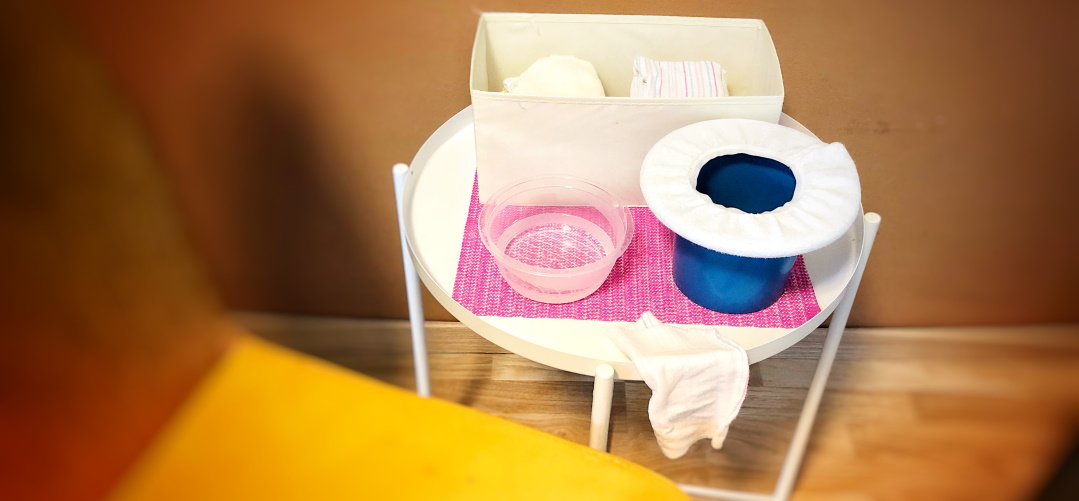 Pamelas Töpfchenbereich zu Hause, hier wird regelmäßig abgehalten, (c) Pamela, ein Erfahrungsbericht auf Windelfreibaby.de