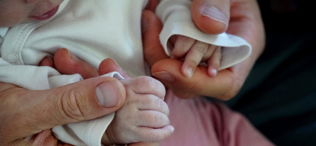Ist Windelfrei für Babys tödlich, wenn sie falsch abgehalten werden?